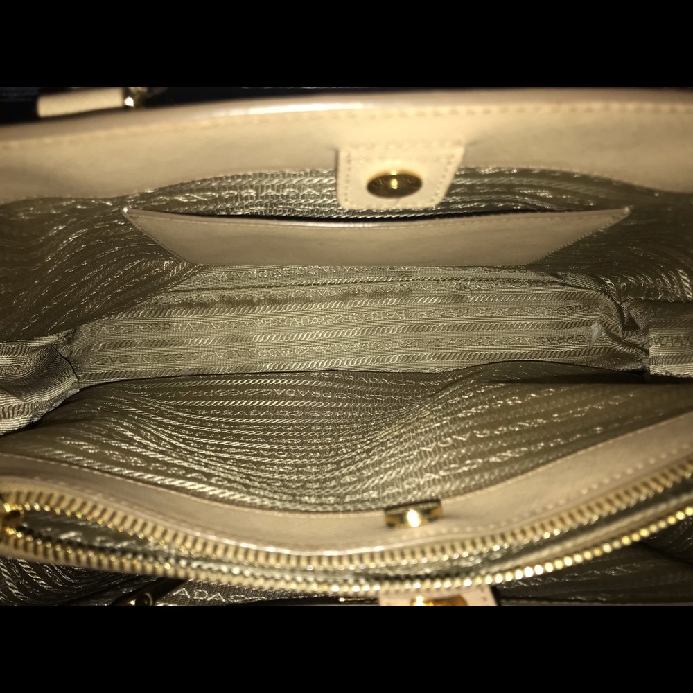 Prada Saffiano Lux - Picture 4 of 5